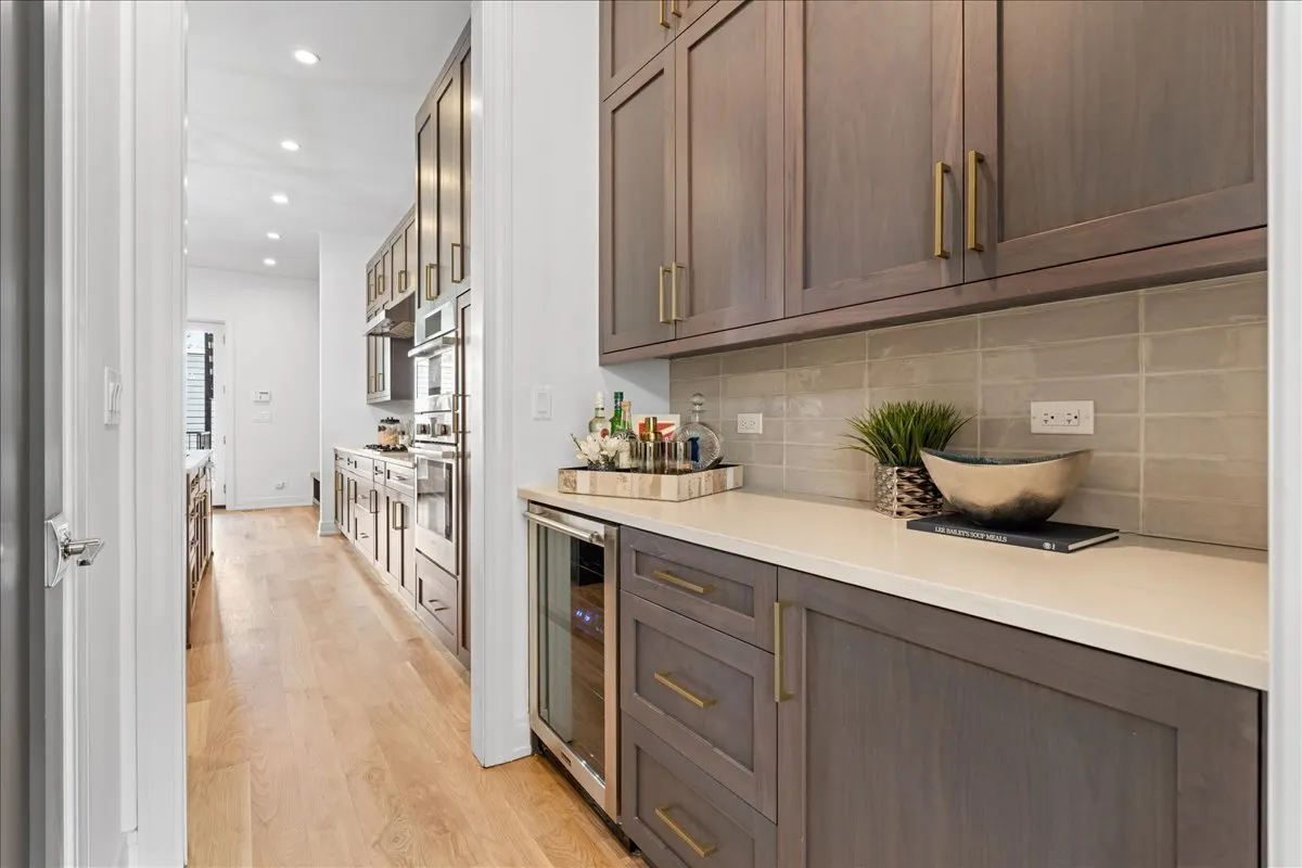 1630 W WARREN Boulevard 1 IL