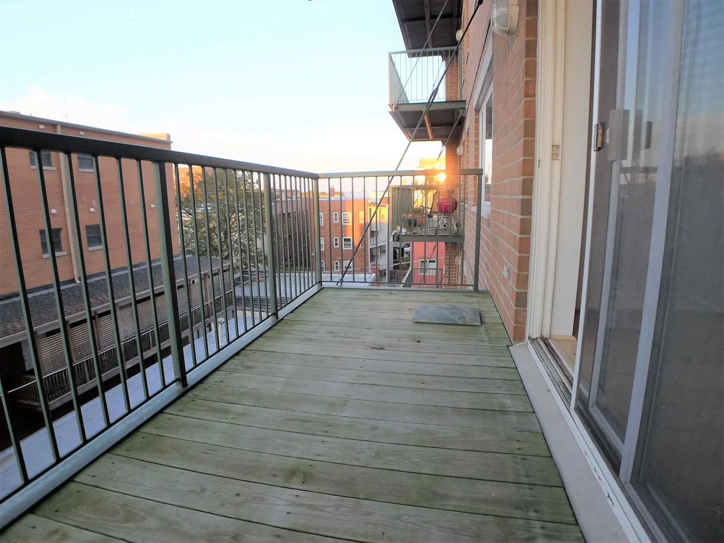 811 CHICAGO Avenue 407 IL