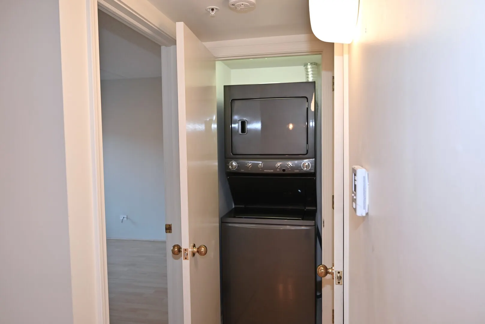 811 CHICAGO Avenue 407 IL