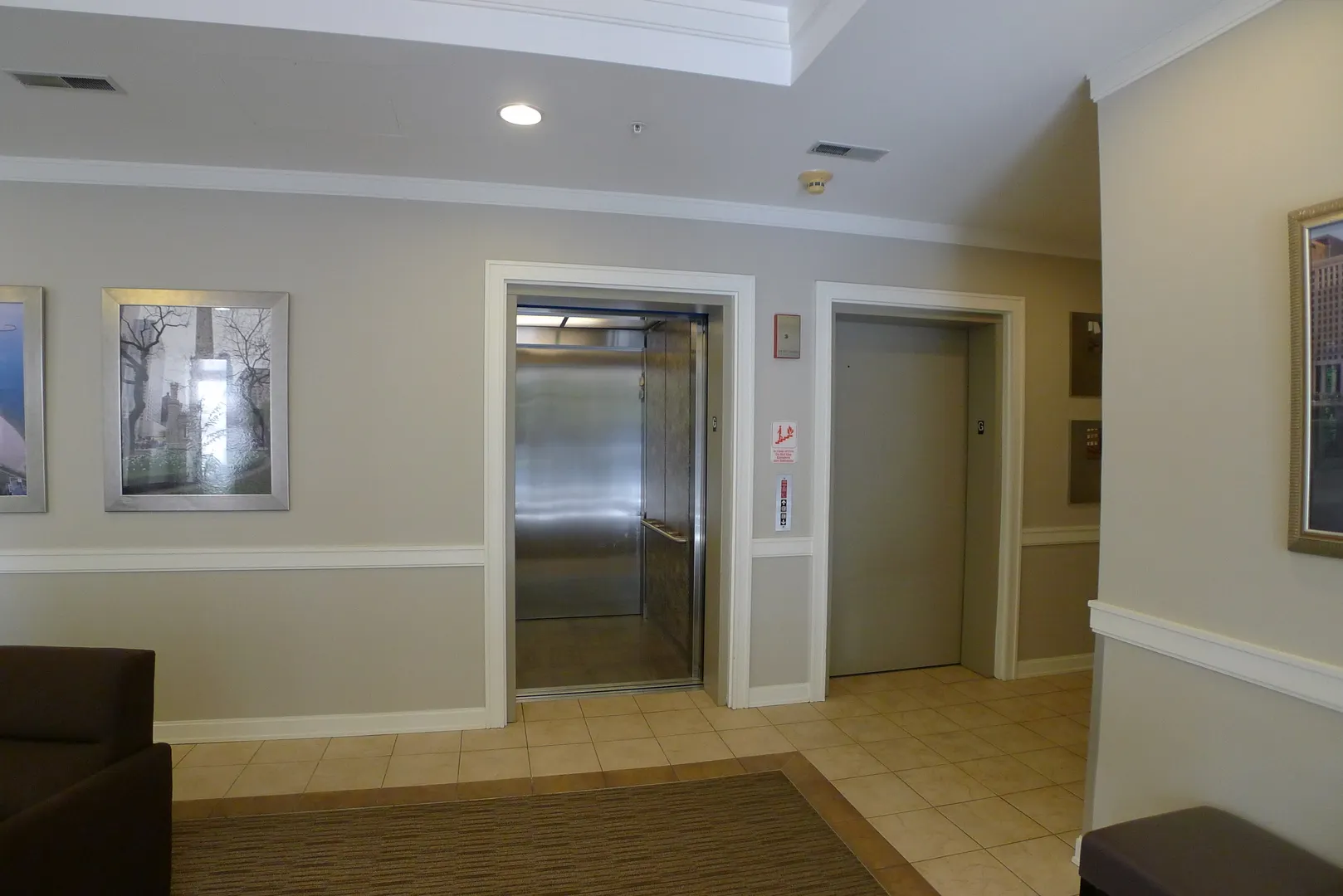 811 CHICAGO Avenue 407 IL