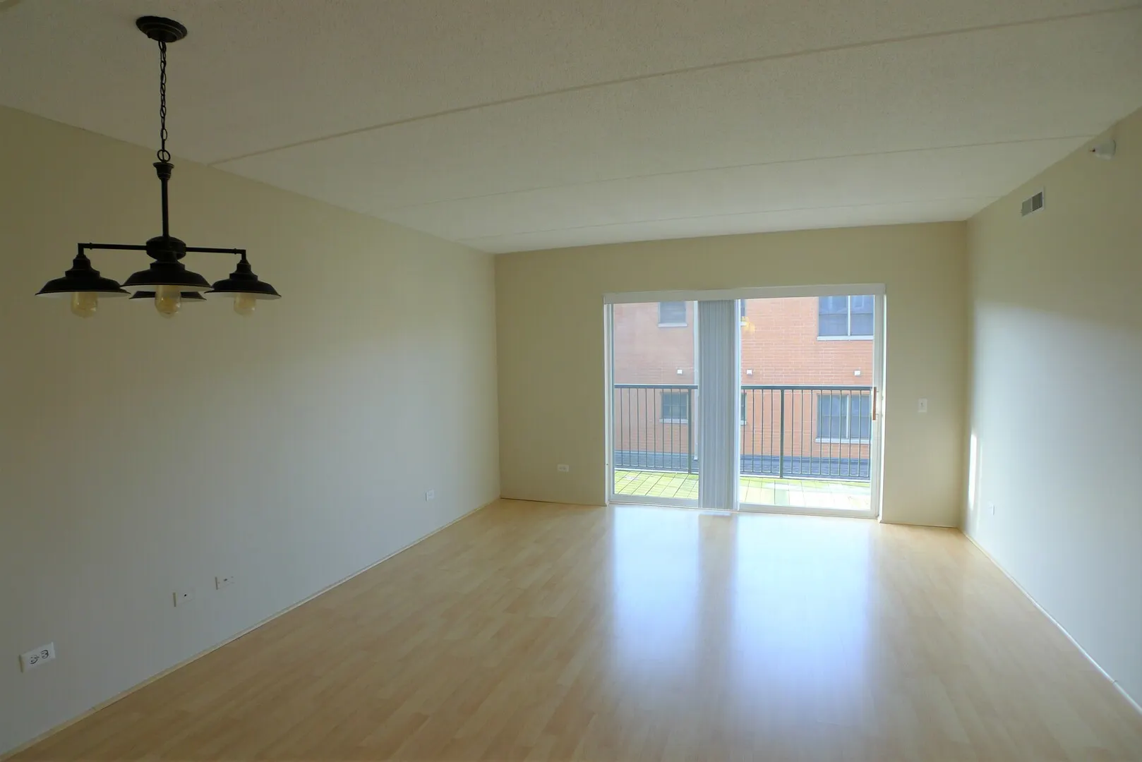 811 CHICAGO Avenue 407 IL