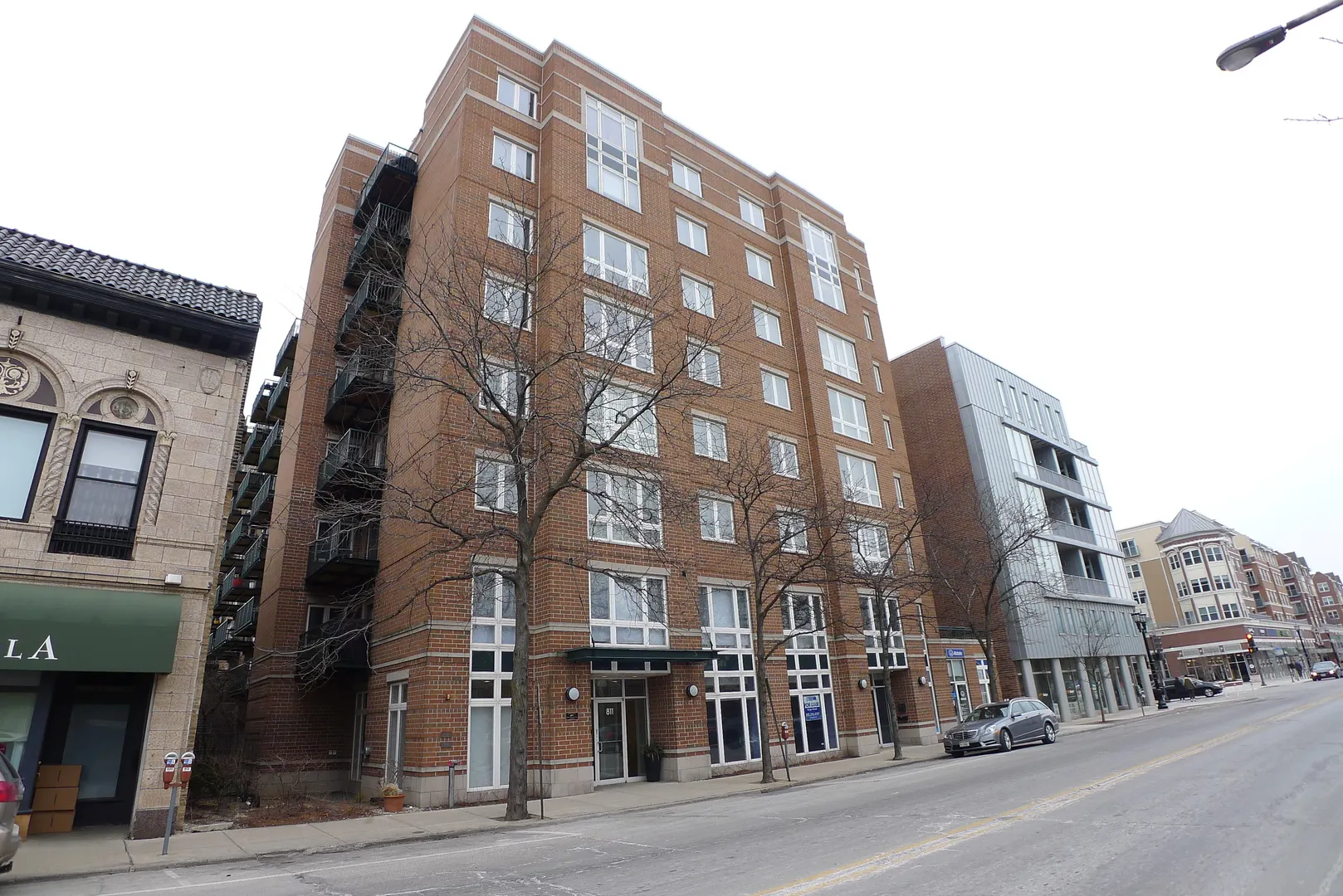 811 CHICAGO Avenue 407 IL