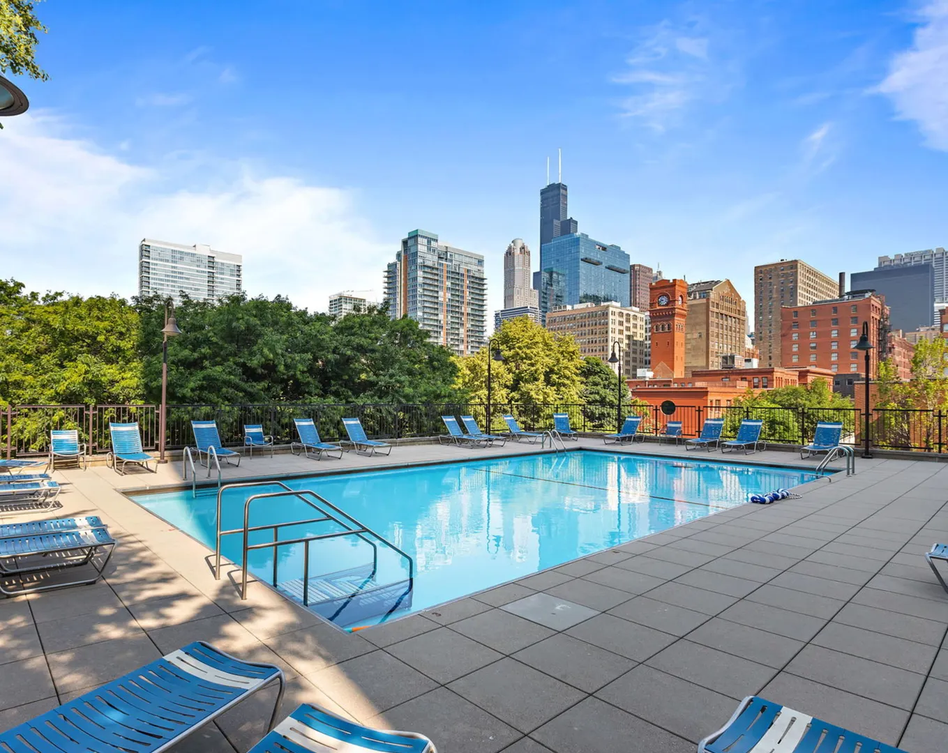 899 S Plymouth Court 1607 IL
