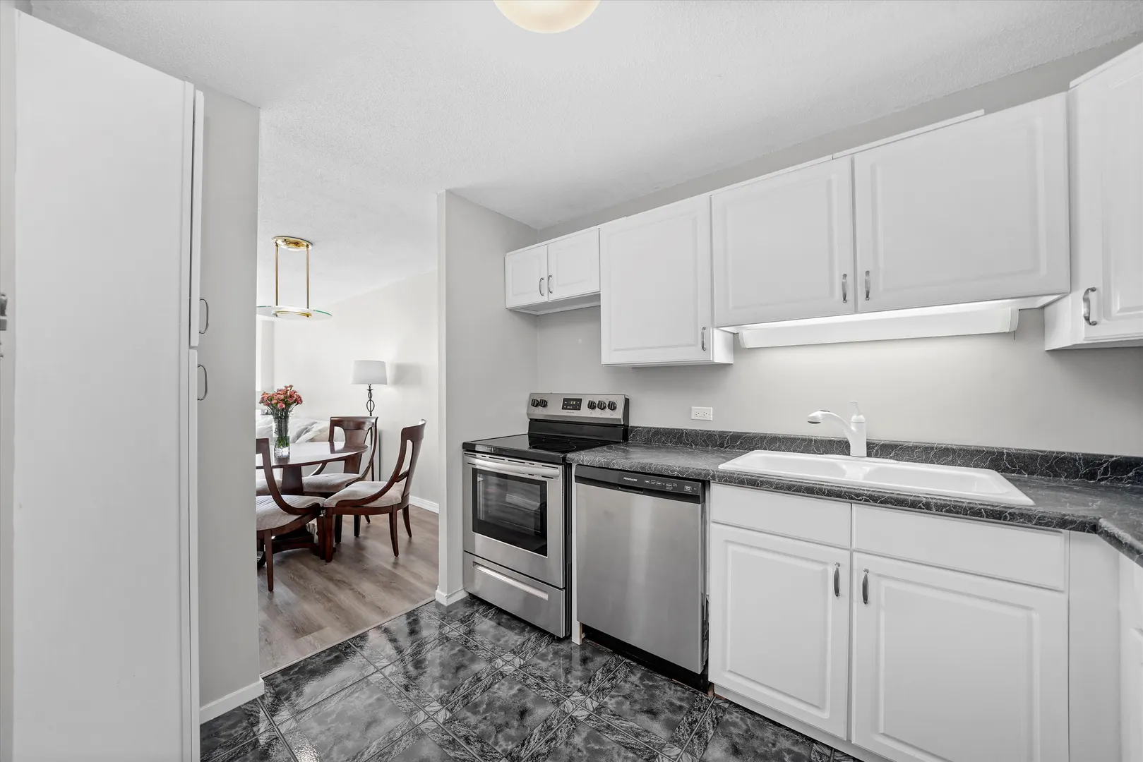 899 S Plymouth Court 1607 IL