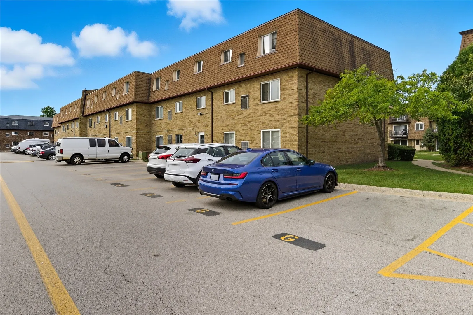 9427 Bay Colony Drive 2S IL