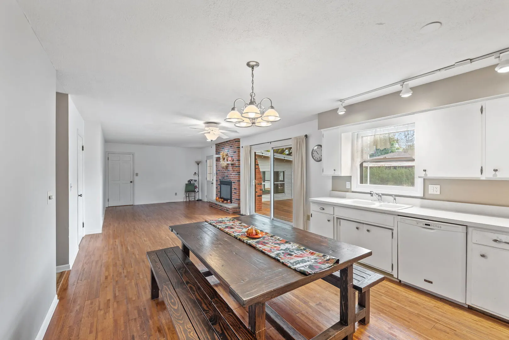 842 S Main Avenue IL