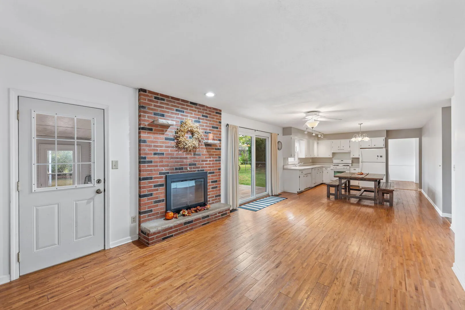 842 S Main Avenue IL