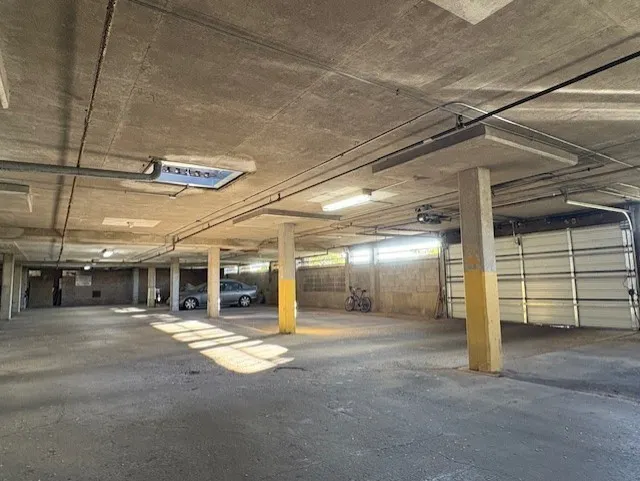 4623 N CHESTER Avenue 105 IL