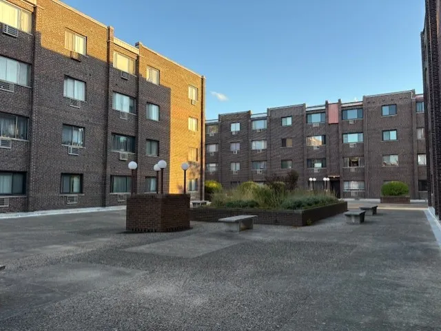 4623 N CHESTER Avenue 105 IL