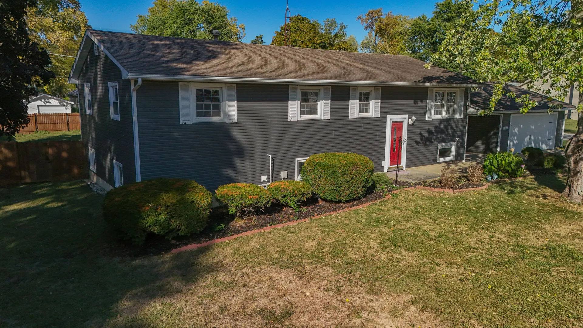 102 W Douglas Street IL