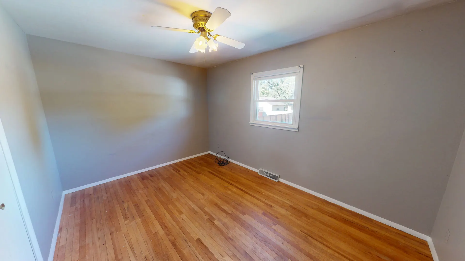 102 W Douglas Street IL