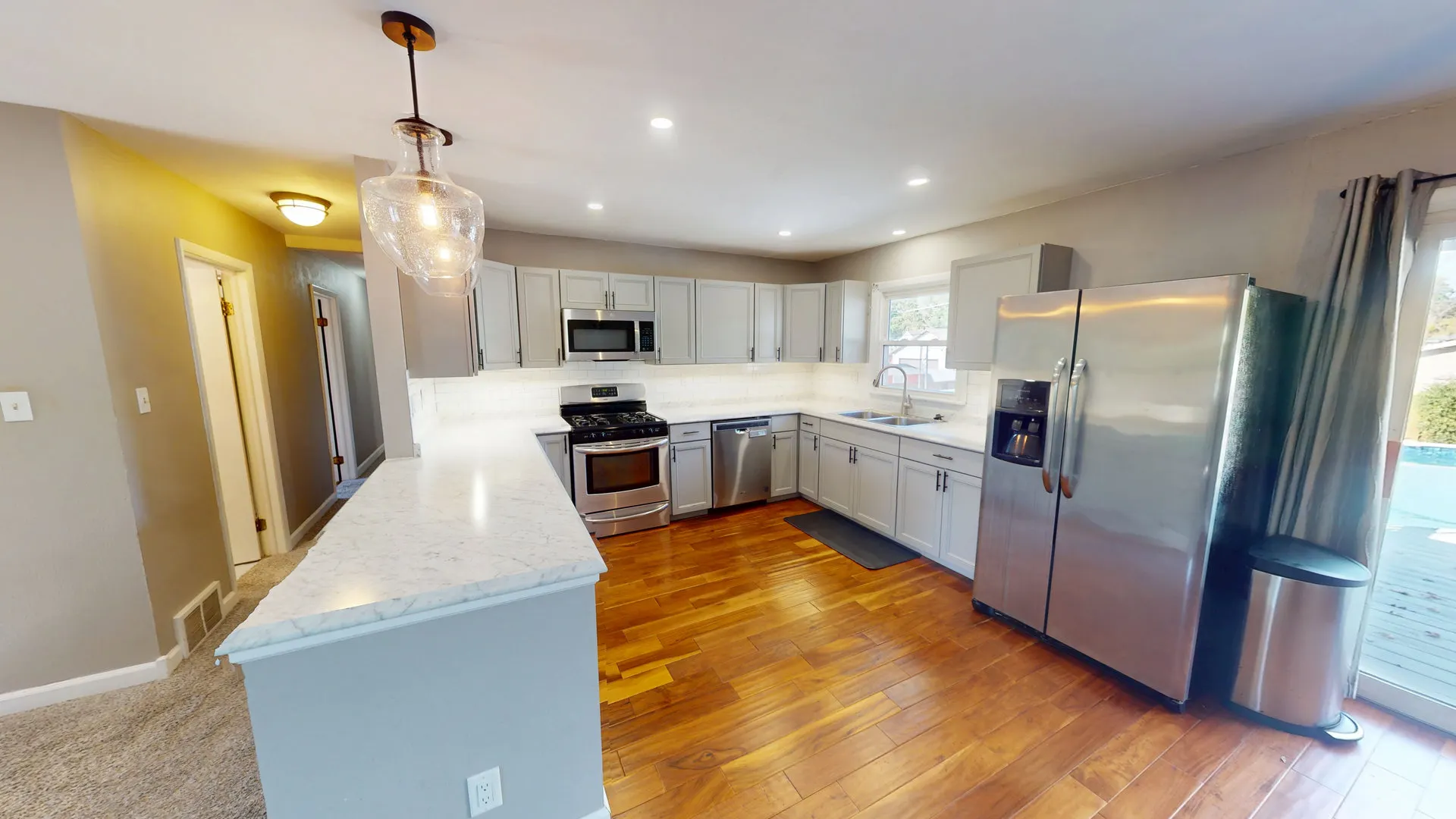 102 W Douglas Street IL