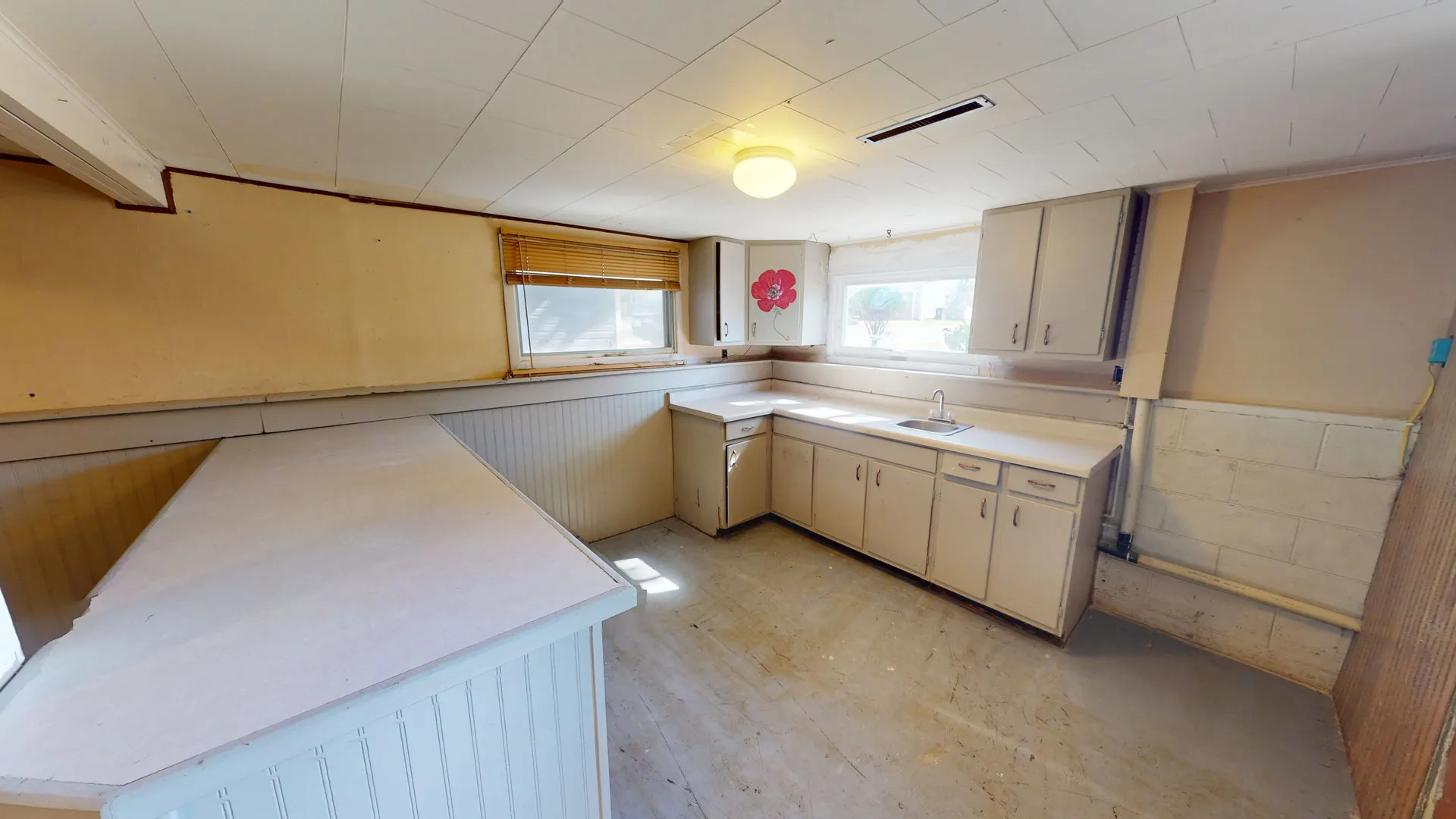 102 W Douglas Street IL