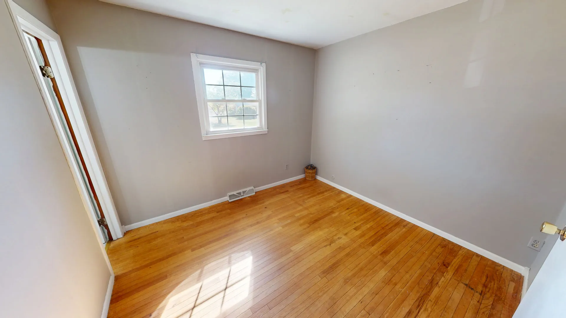 102 W Douglas Street IL