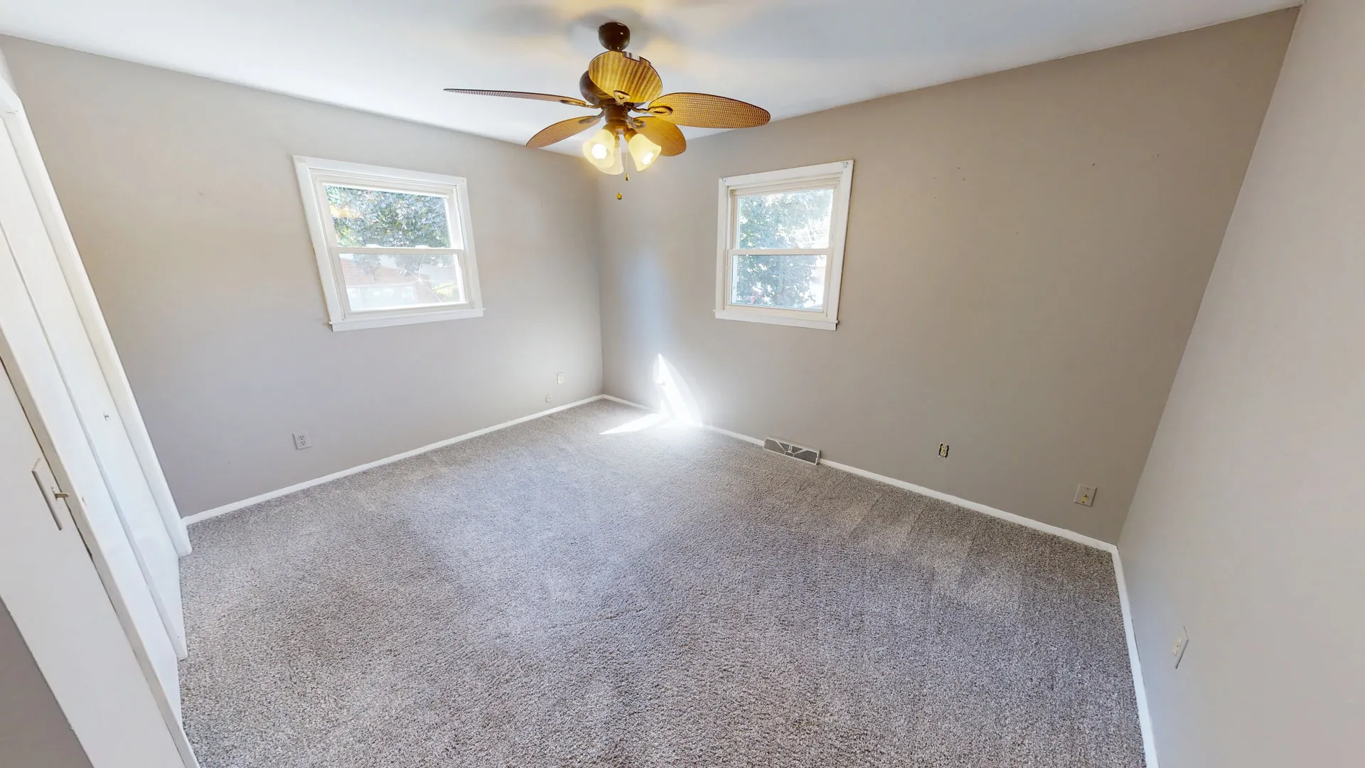 102 W Douglas Street IL