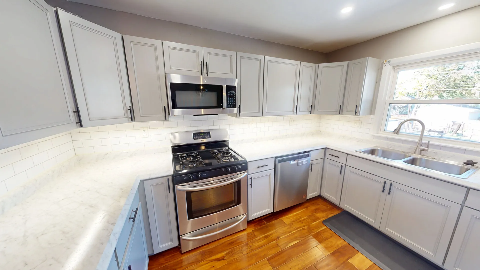 102 W Douglas Street IL