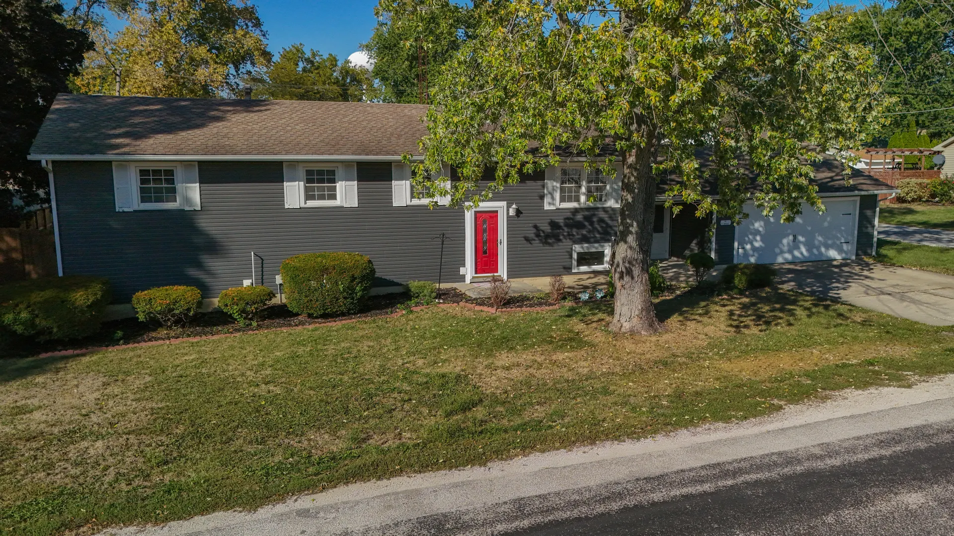 102 W Douglas Street IL