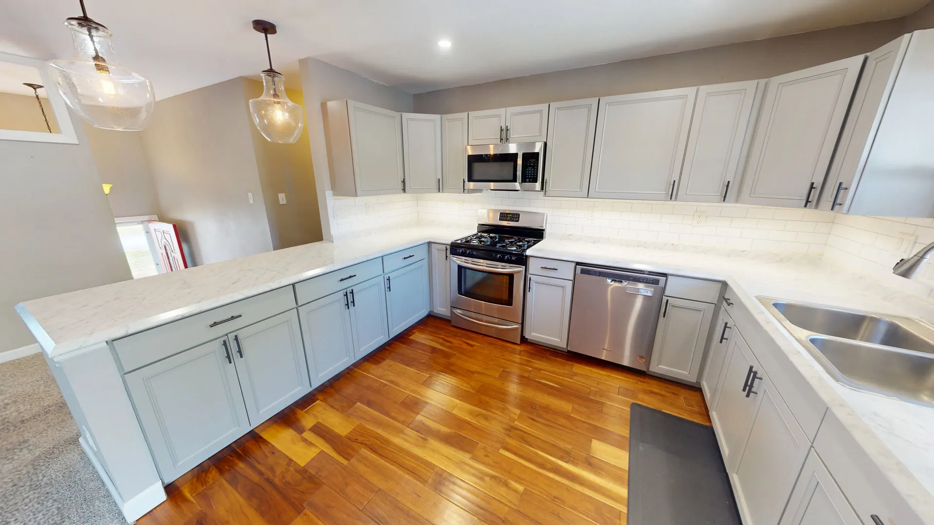 102 W Douglas Street IL