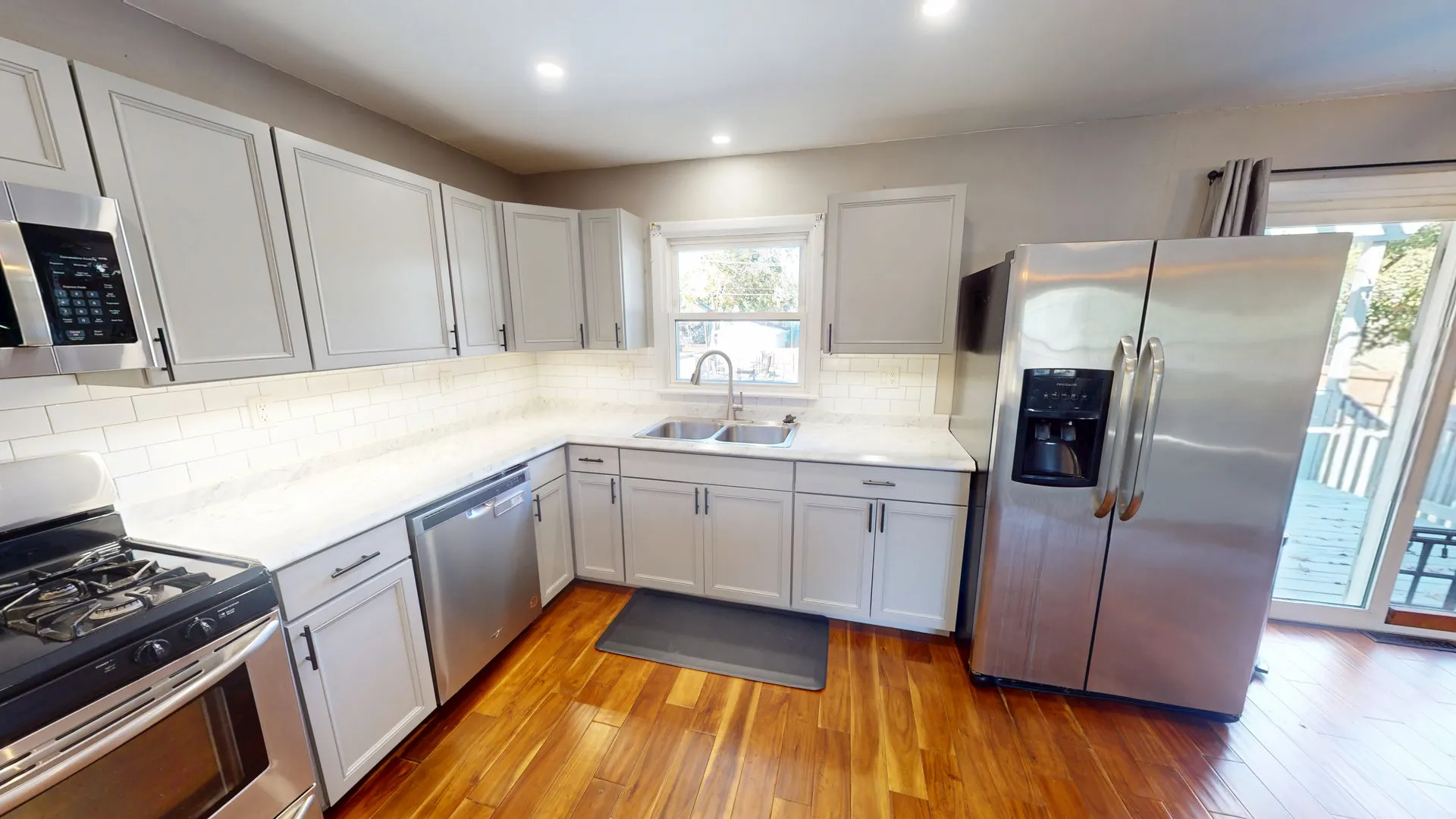102 W Douglas Street IL