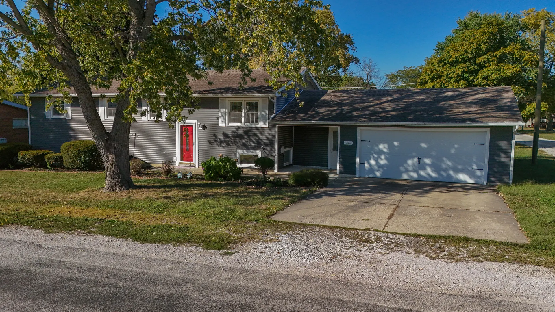 102 W Douglas Street IL