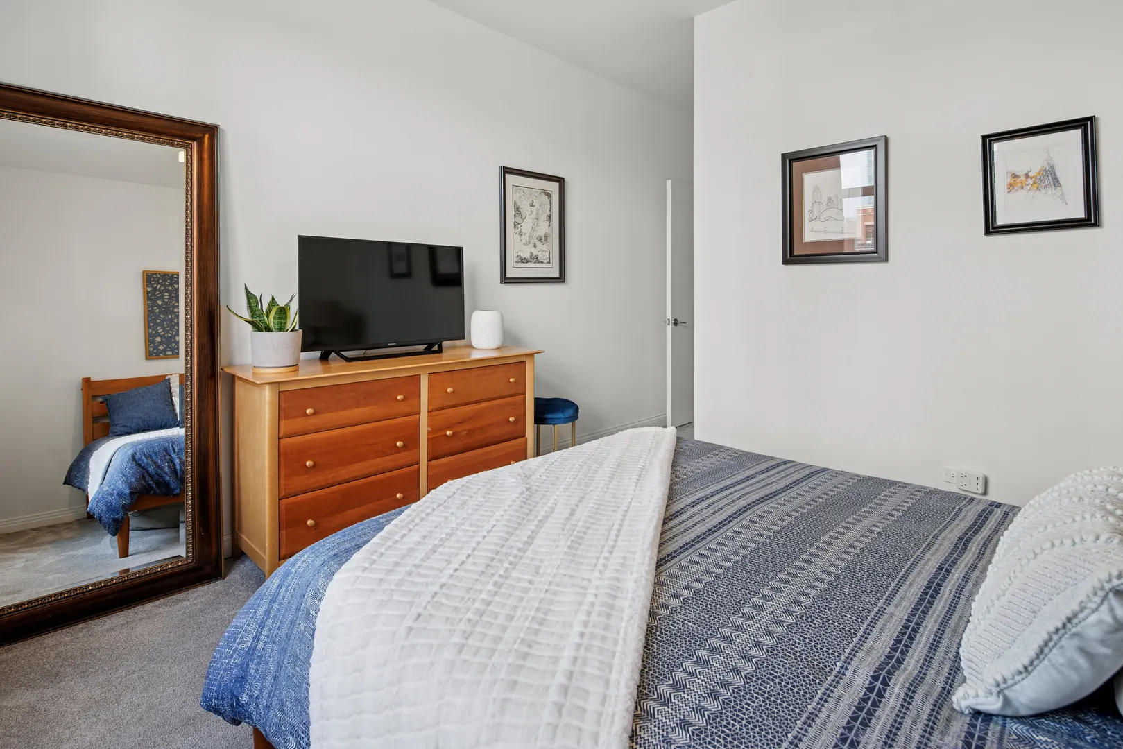560 W FULTON Street 503 IL