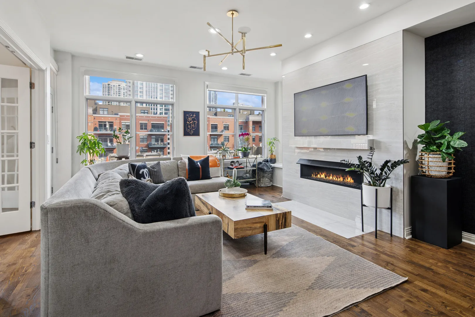 560 W FULTON Street 503 IL