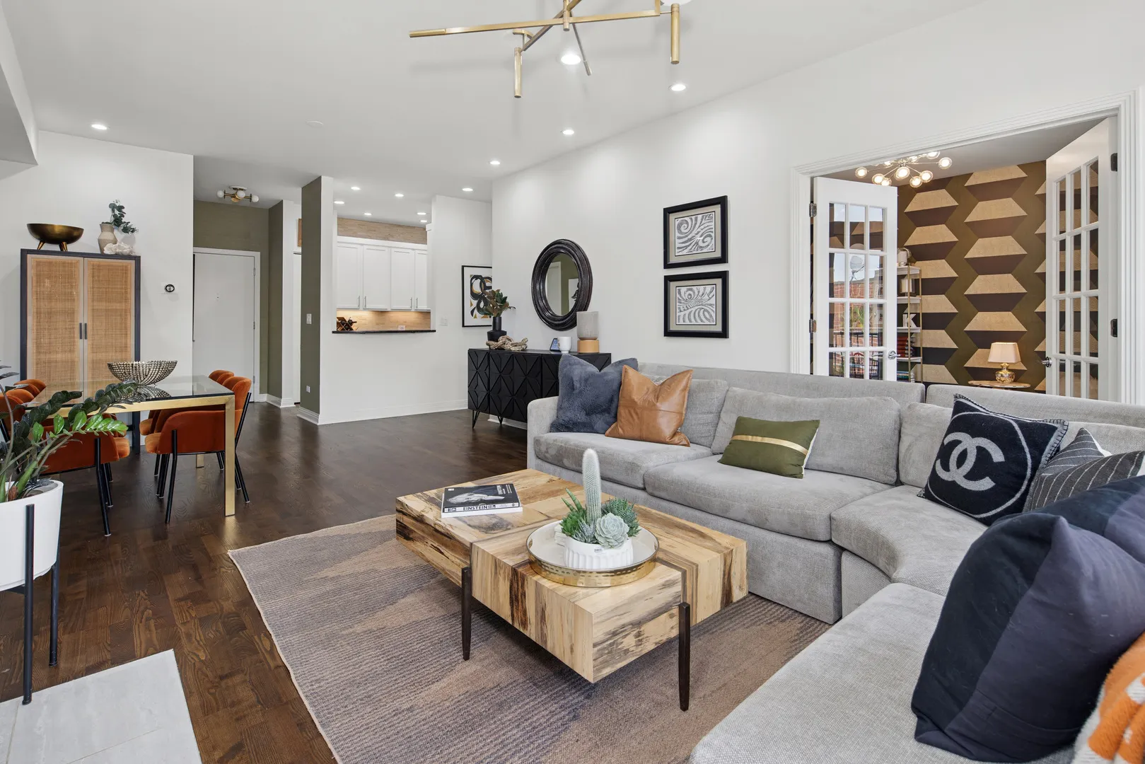 560 W FULTON Street 503 IL