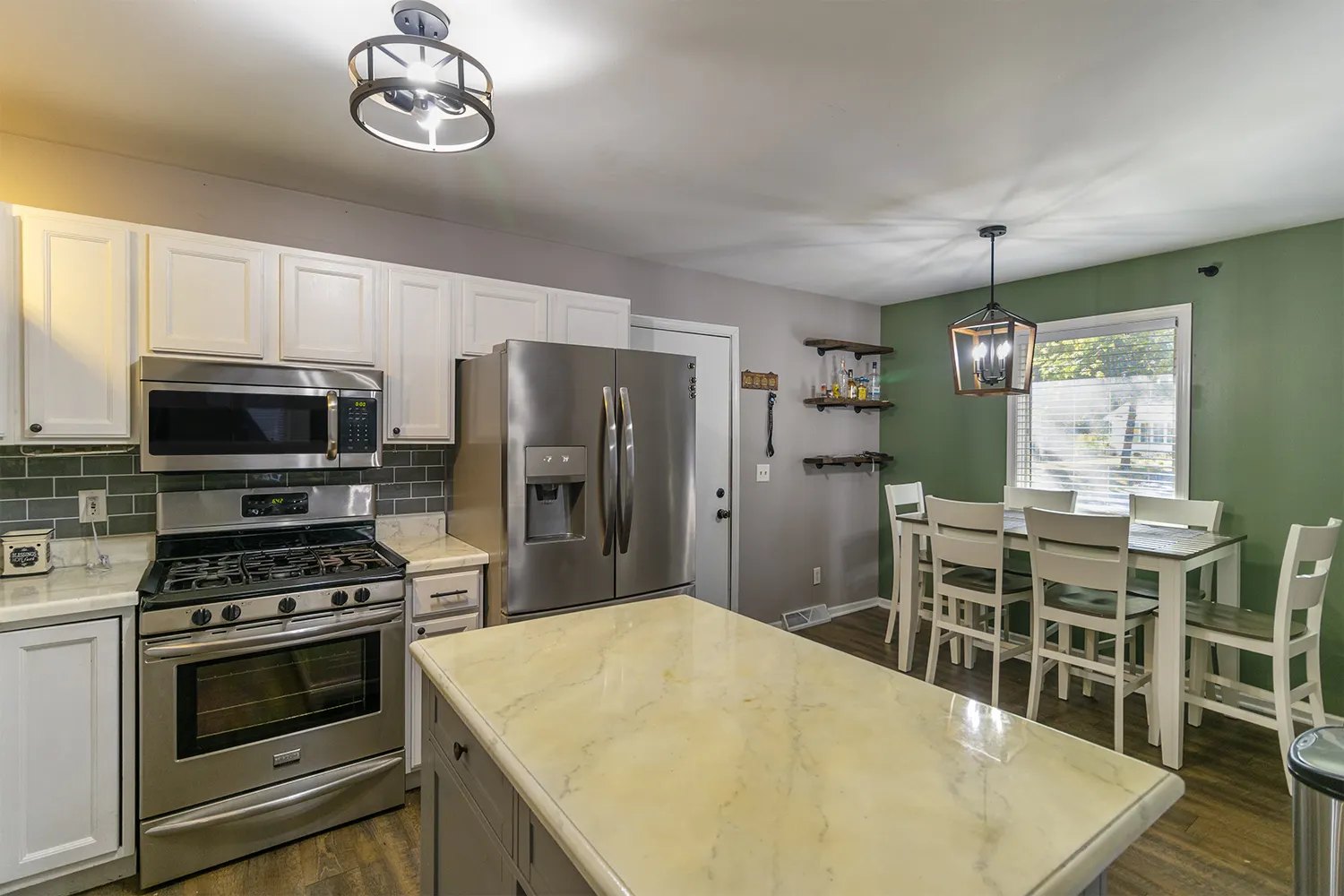115 SE LAMPLIGHTER LOOP SE IL