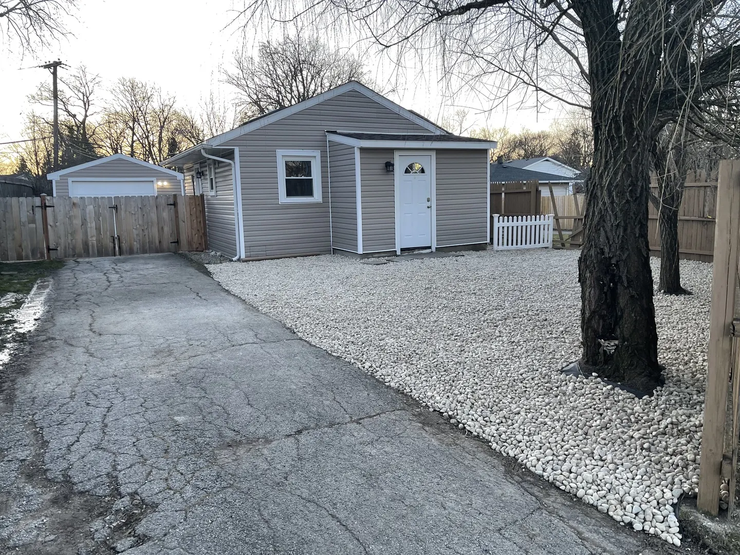 519 N Waukegan Road IL