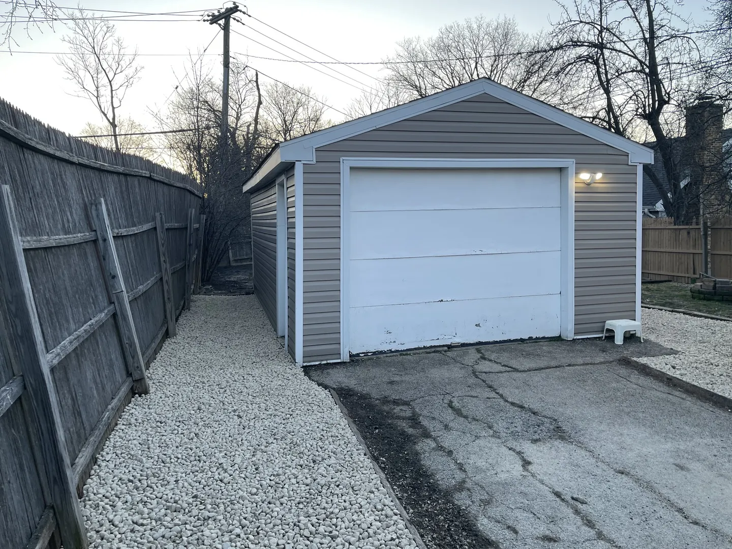 519 N Waukegan Road IL