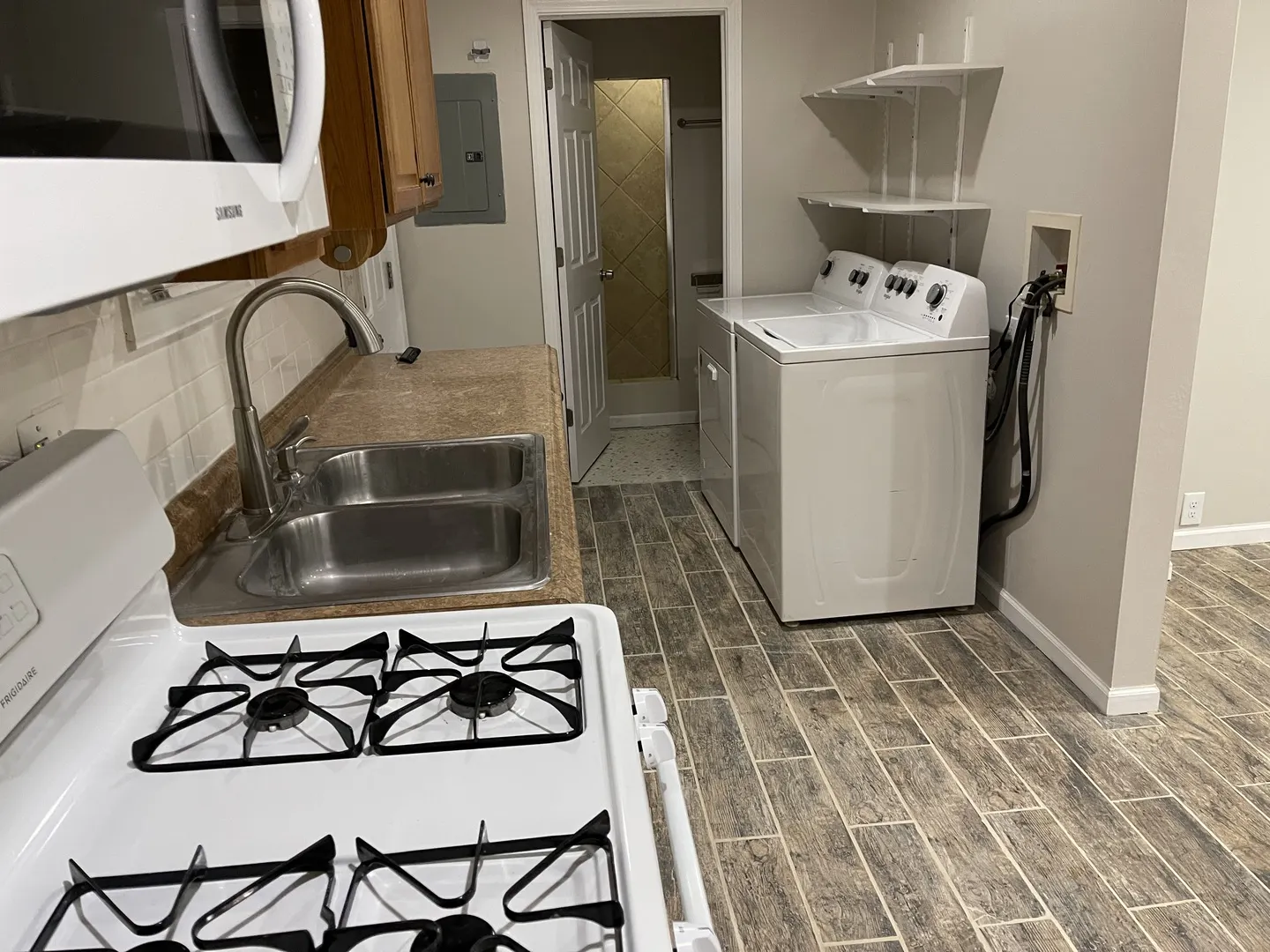 519 N Waukegan Road IL