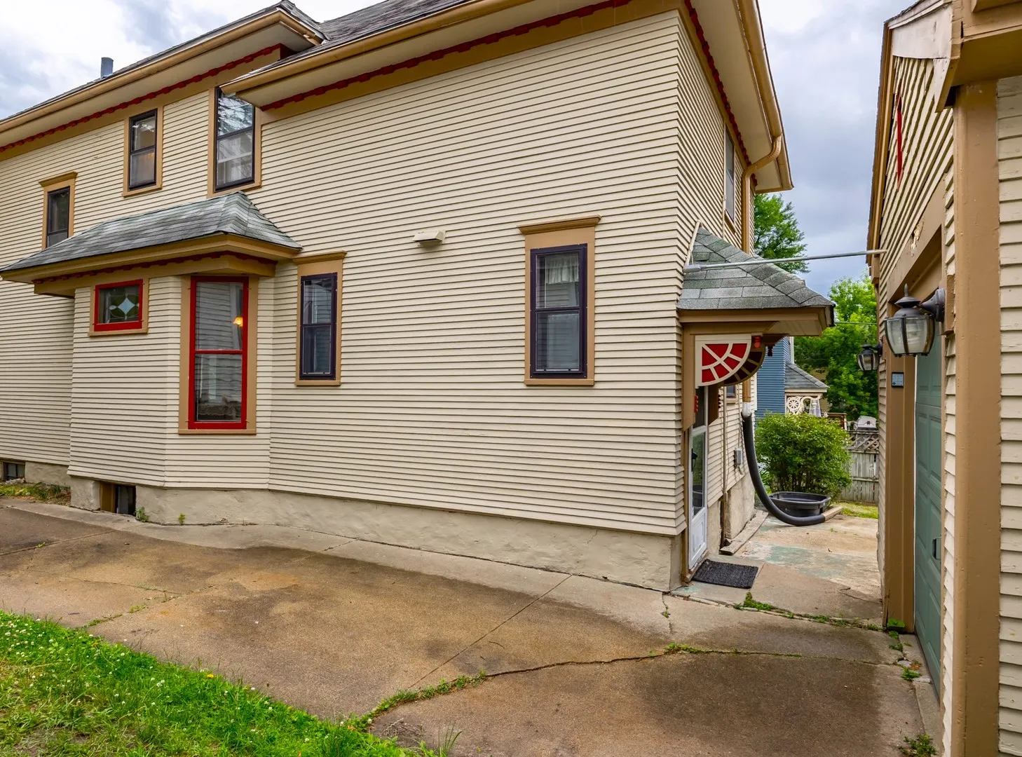 144 HILL Avenue IL
