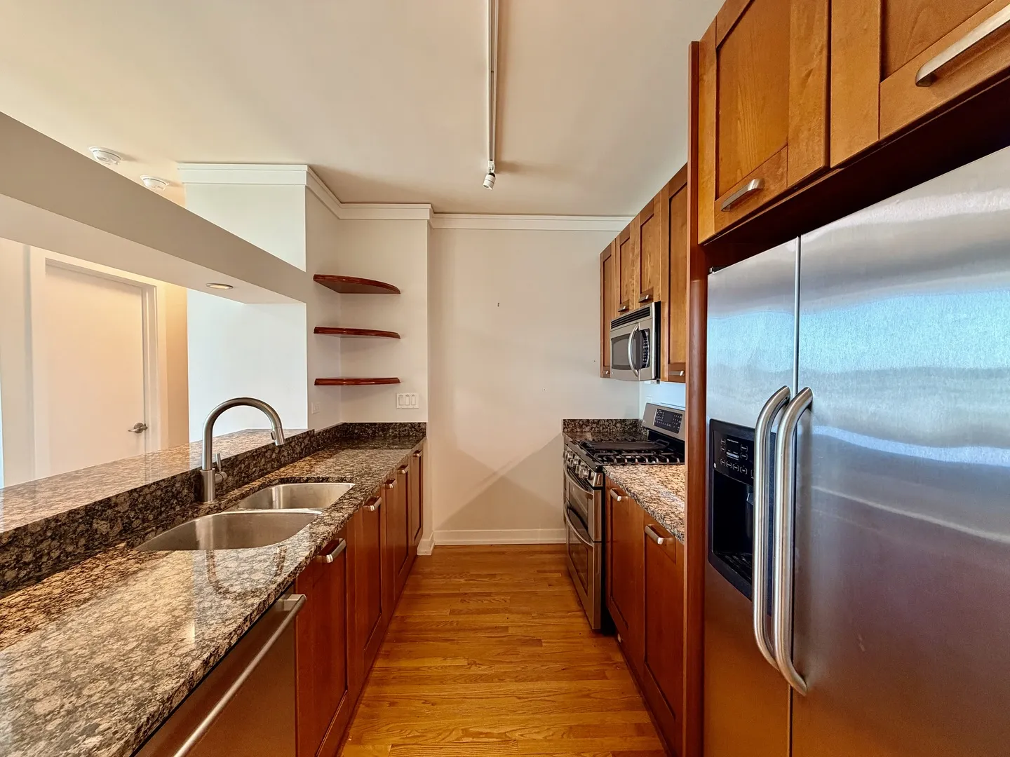 1570 ELMWOOD Avenue 802 IL