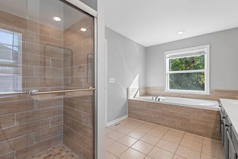 517 Meadowwood Lane IL