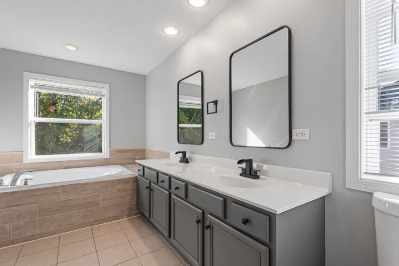 517 Meadowwood Lane IL