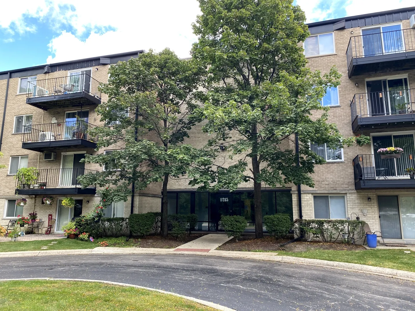 1215 N Waterman Avenue 1J IL