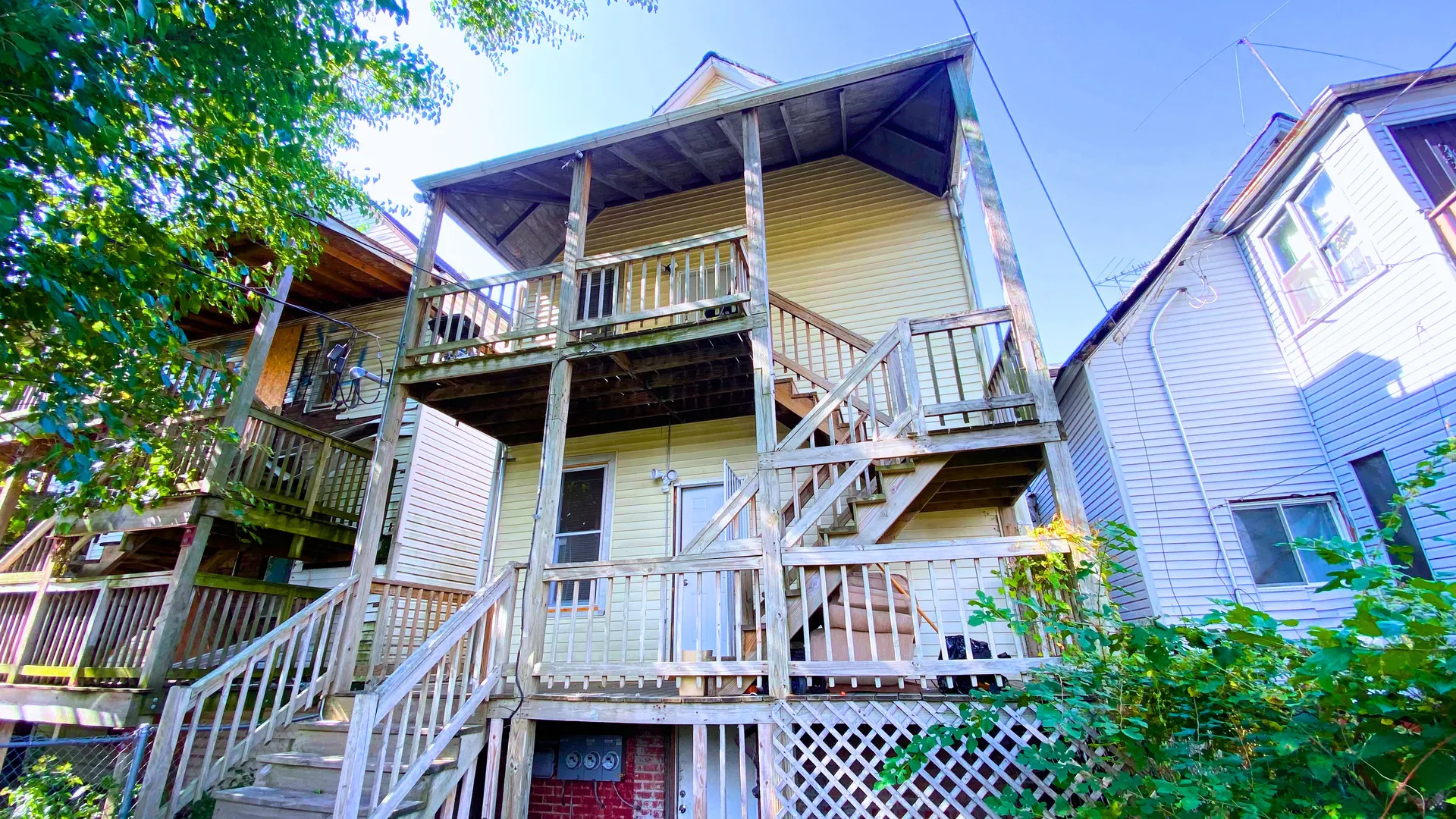 6833 S Green Street IL