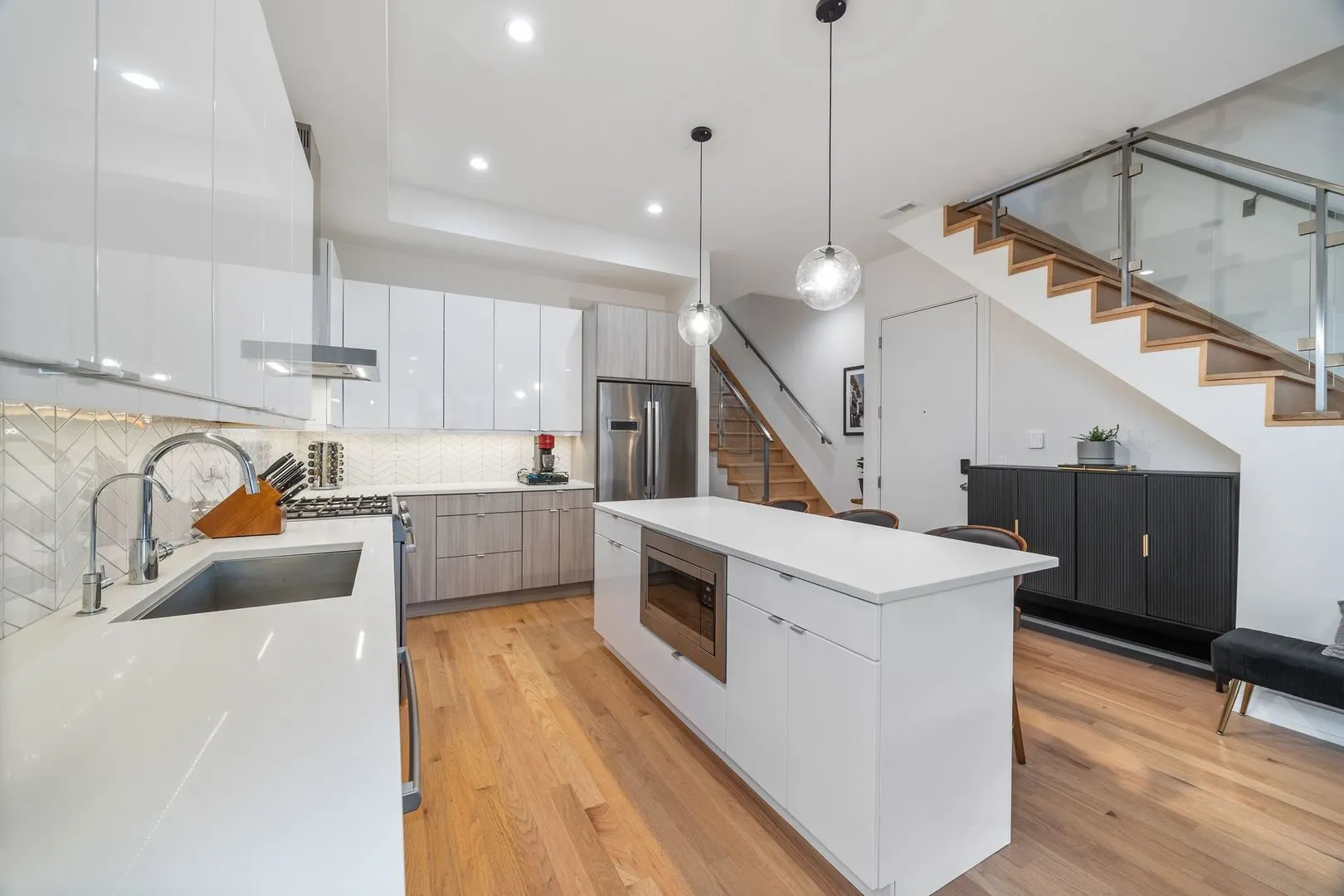 2116 W Chicago Avenue 3W IL