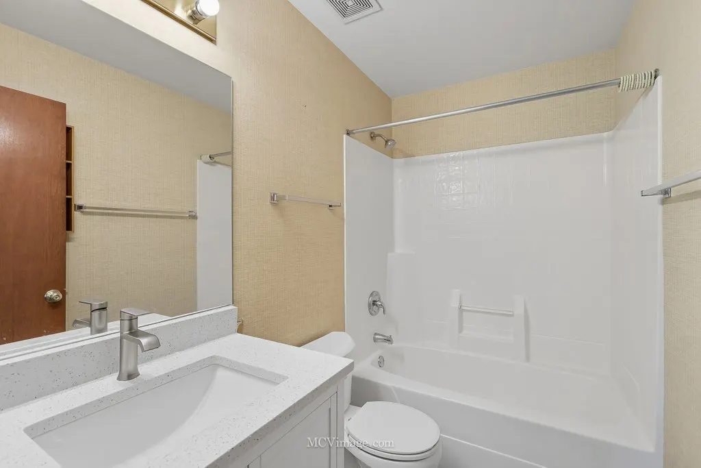 2824 Collins Court IL