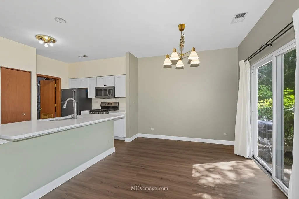 2824 Collins Court IL