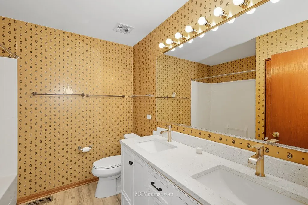 2824 Collins Court IL