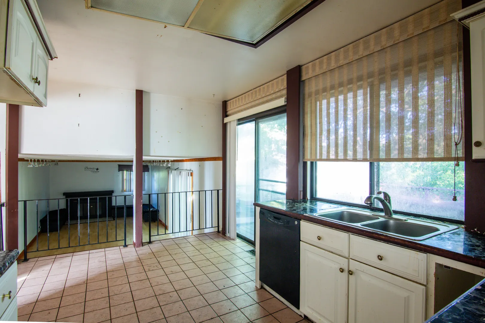 754 University Parkway IL