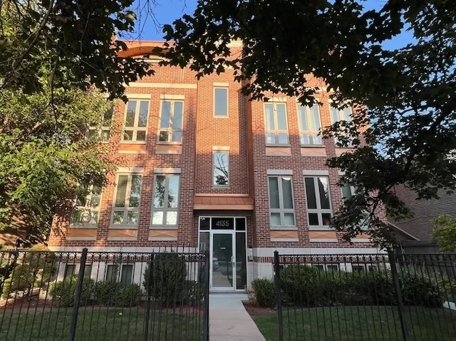 4135 N KEDVALE Avenue 301 IL