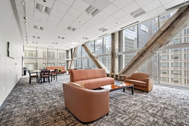 8 E RANDOLPH Street 3004 IL
