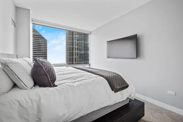 8 E RANDOLPH Street 3004 IL