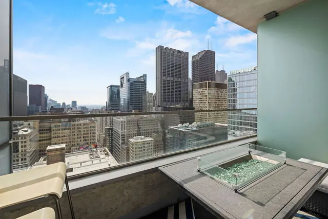 8 E RANDOLPH Street 3004 IL