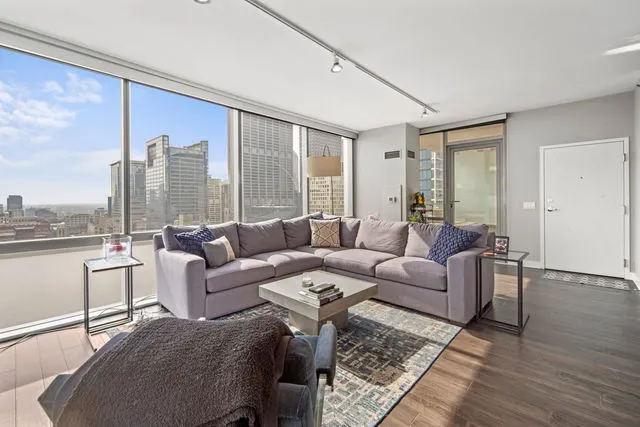 8 E RANDOLPH Street 3004 IL