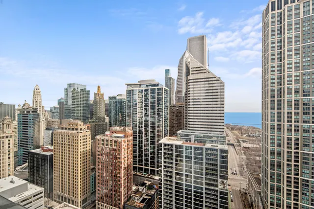 8 E RANDOLPH Street 3004 IL