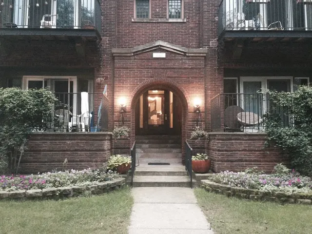 1101 W Pratt Boulevard 1R IL