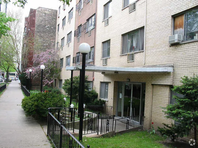 2828 N Cambridge Avenue 410 IL
